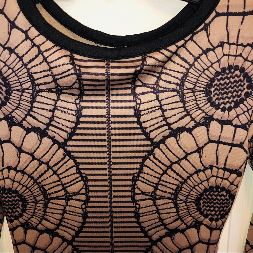 Dress - Picture 4 of 7